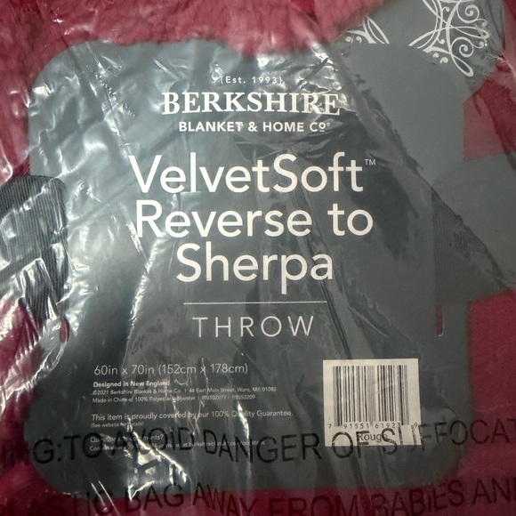 Berkshire Rouge Red VelvetSoft Reverse to Sherpa Throw